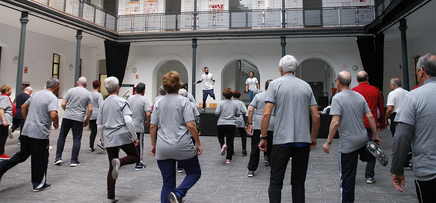 Medio centenar de personas participan en la segunda sesión de los talleres sobre envejecimiento activo destinados a mayores de 65 años
