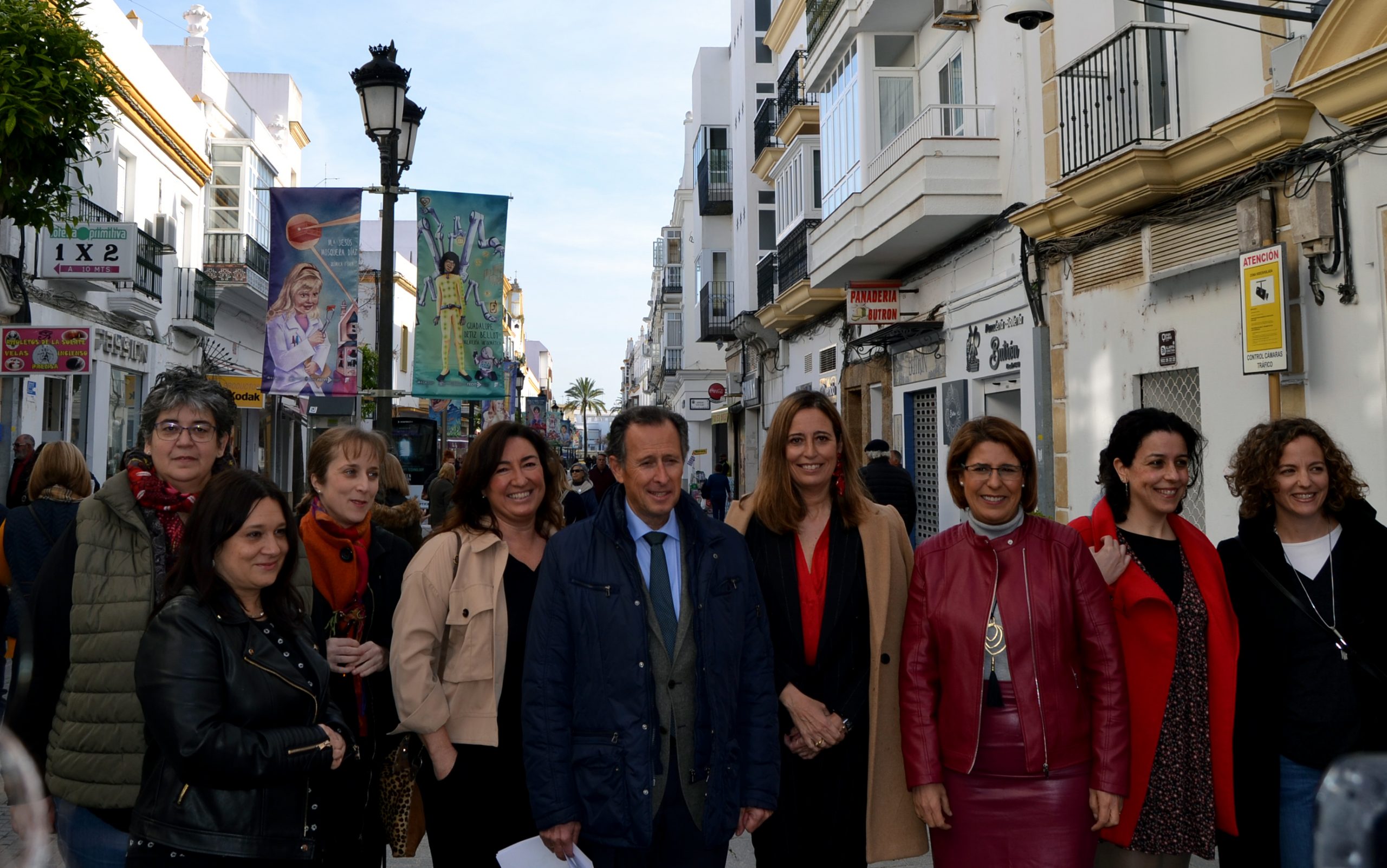 La UCA inaugura en Chiclana la exposición ‘Érase una vez una niña que soñaba con ser científica’