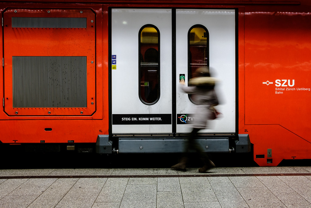 Un estudio de UCA y US revela el perfil del emigrante español: mujer, 35 años, soltera, sin hijos y con estudios superiores