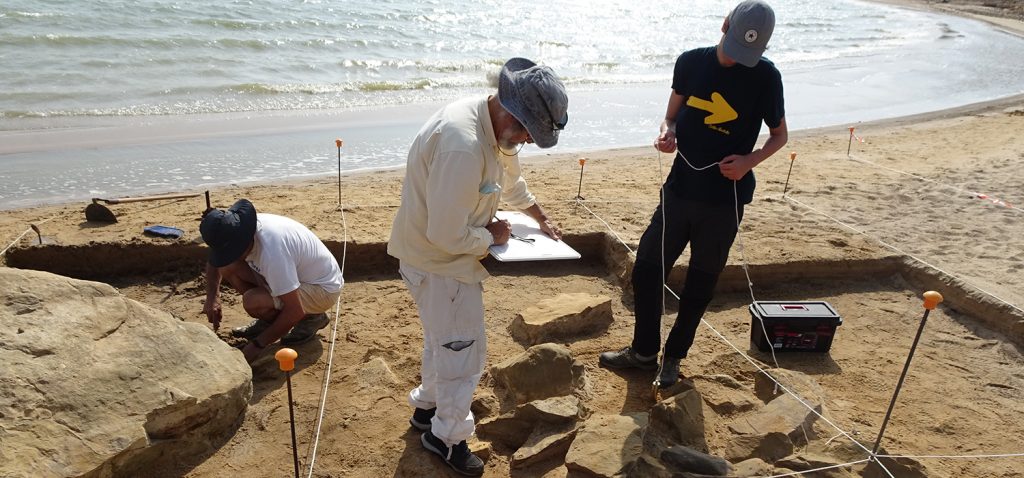 Investigadores de la UCA finalizan los trabajos en la tumba megalítica prehistórica de Peñarroyo I