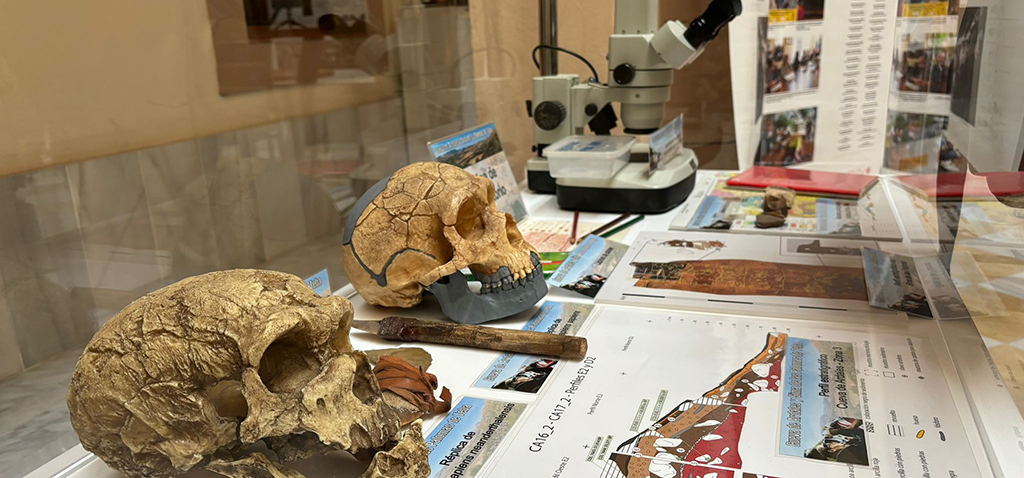 La UCA inaugura la exposición con nuevos datos de las poblaciones neandertales y humanas anatómic...