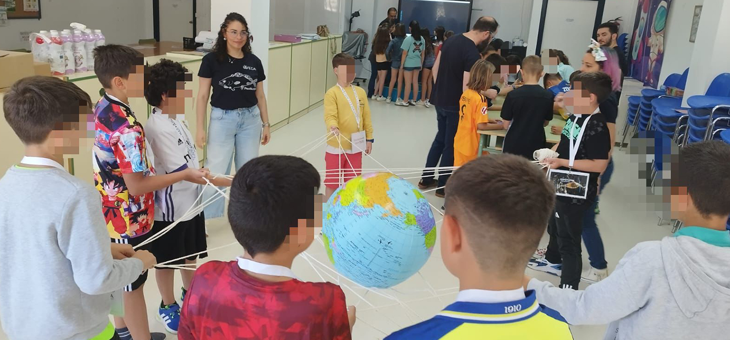 Escolares de Puerto Real descubren la sostenibilidad marina y la acuicultura de la mano de la UCA