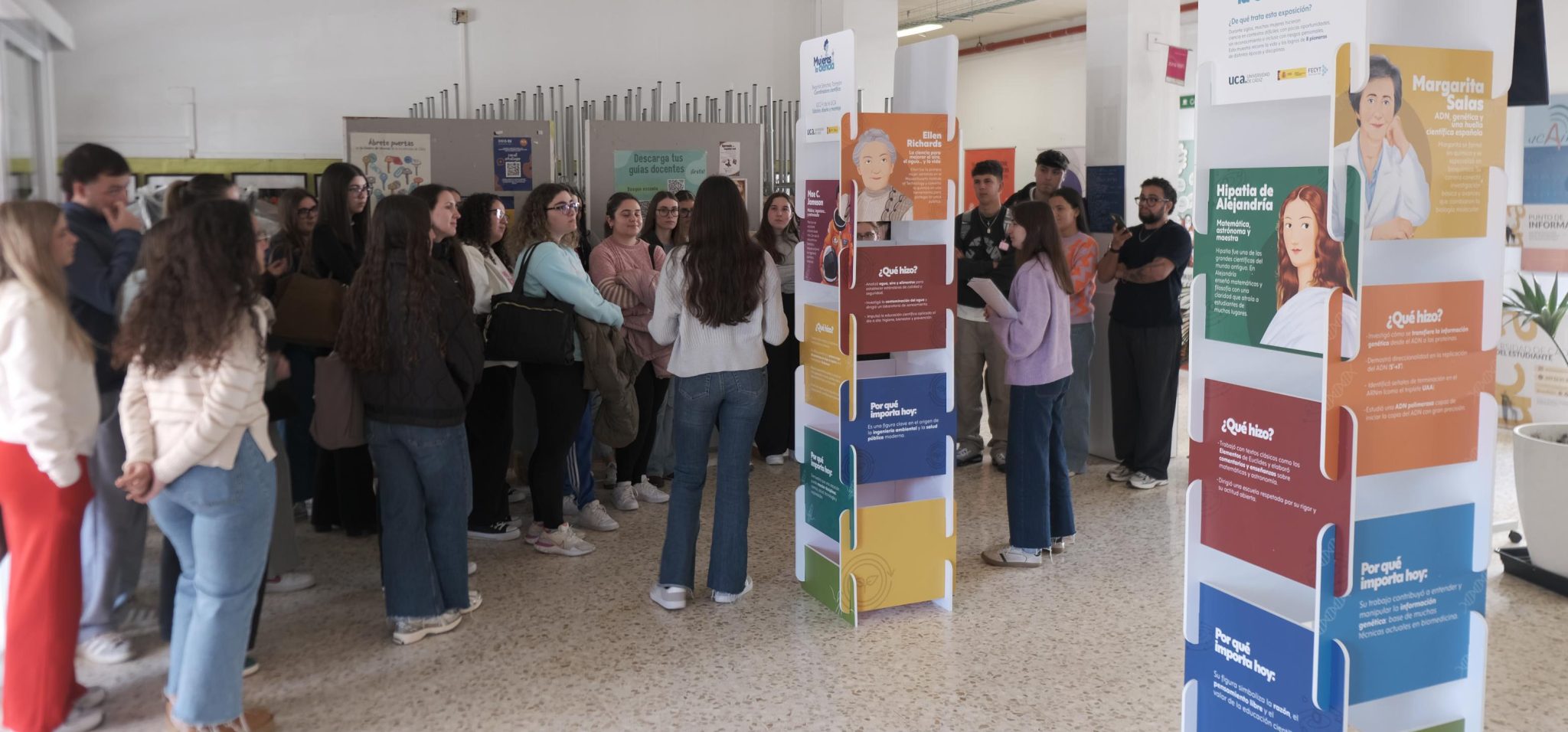 La UCA inaugura en la facultad de Ciencias de la Educación la exposición ‘Preparadas, listas ¡YA!...