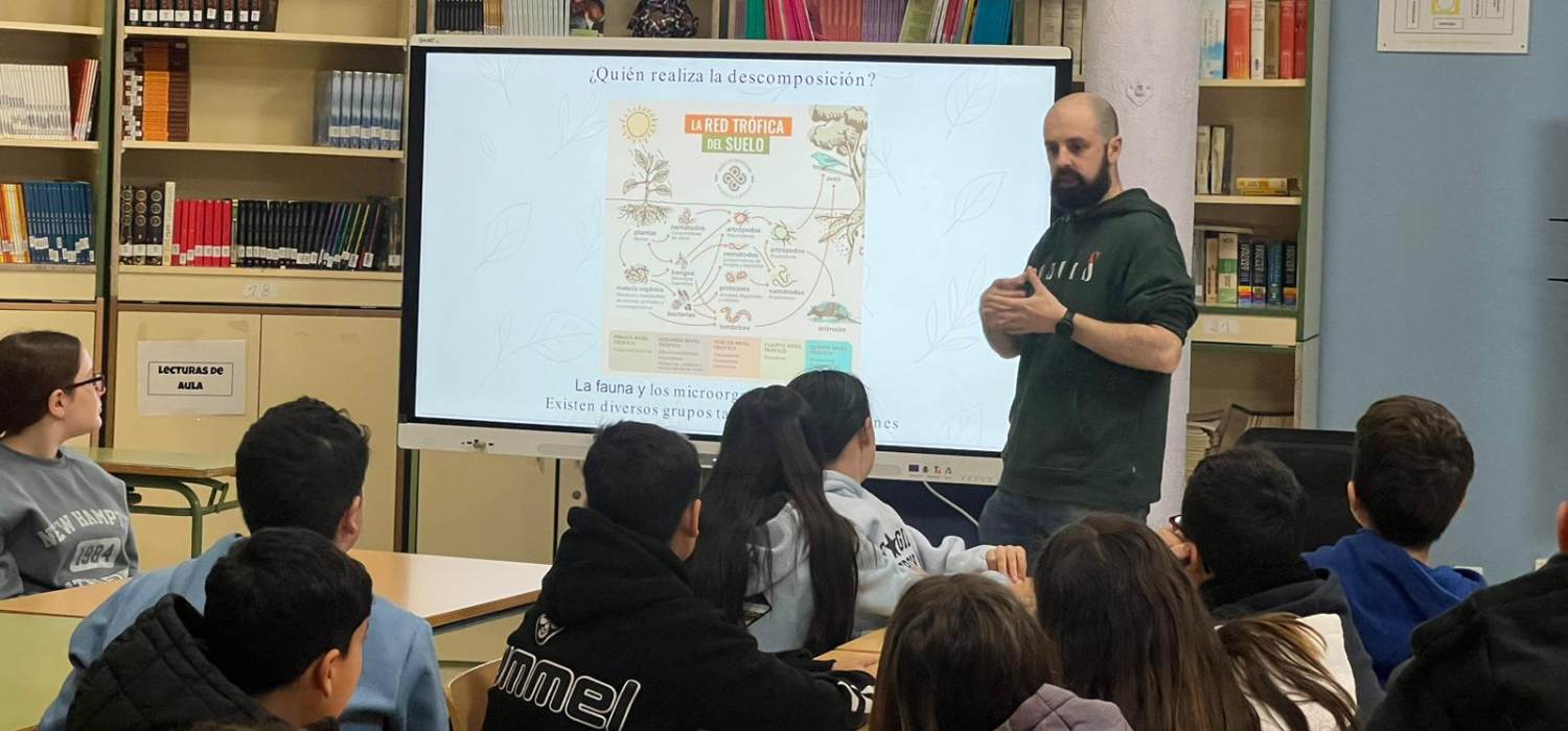 La UCA acerca a las aulas un proyecto divulgativo para transformar residuos orgánicos en abono y ...